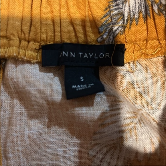 Ann Taylor Ruffle Neck Palm Tree Print Sleeveless Top. - Picture 7 of 9